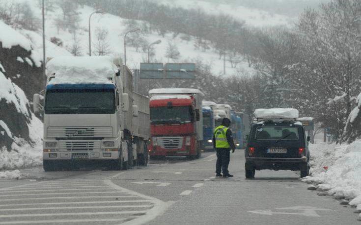 Τρίκαλα: Με αλυσίδες η κυκλοφορία αυτοκινήτων στα ορεινά